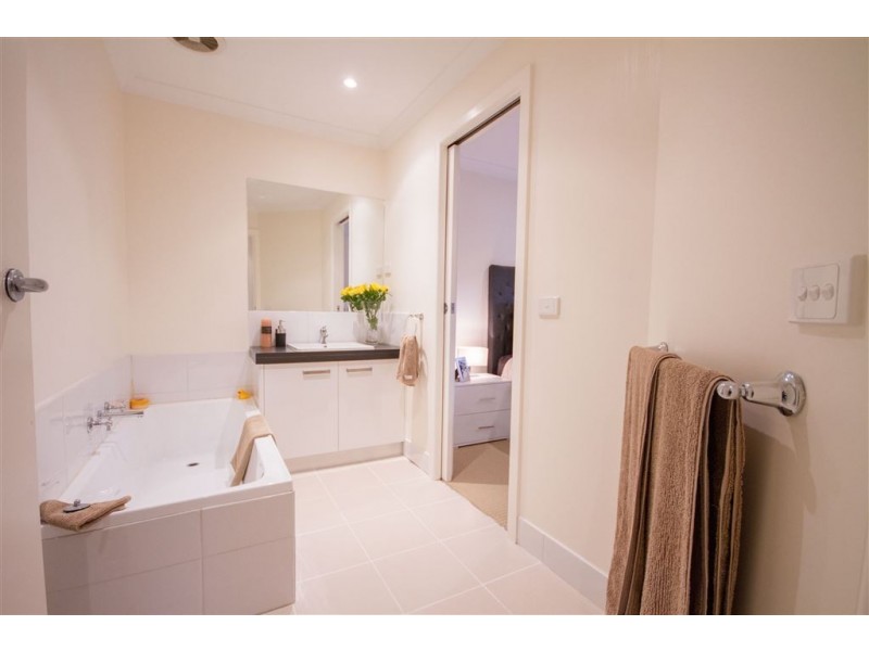 6 Briwood Court, West Albury NSW 2640