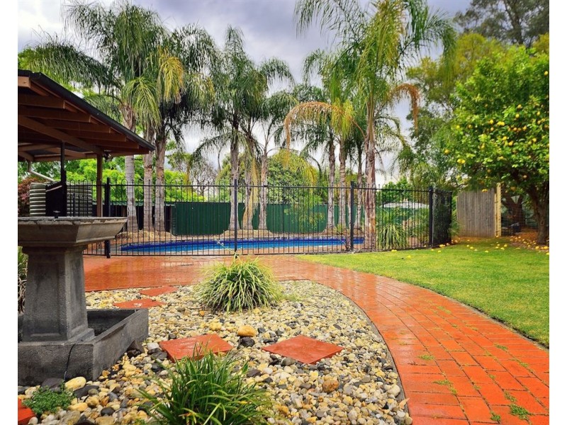335 Parkland Cres, Lavington NSW 2641