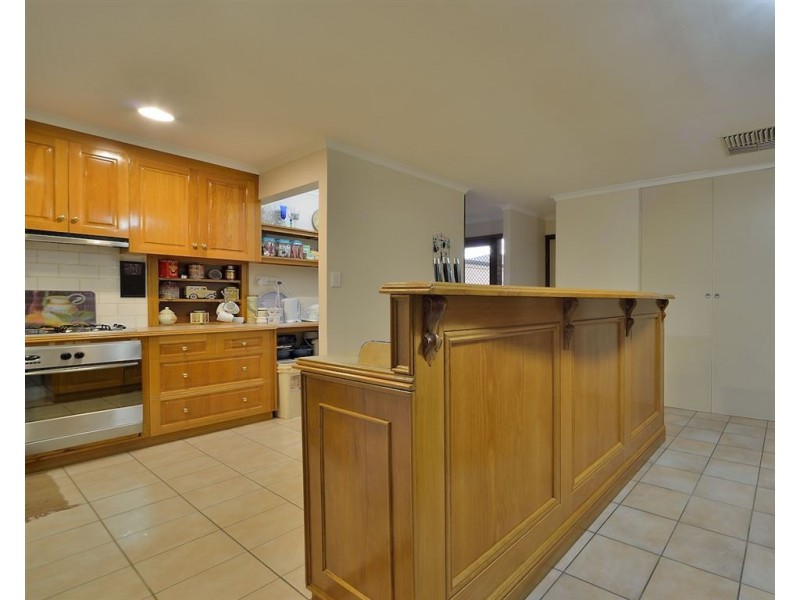 335 Parkland Cres, Lavington NSW 2641