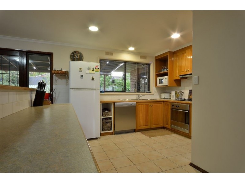 335 Parkland Cres, Lavington NSW 2641