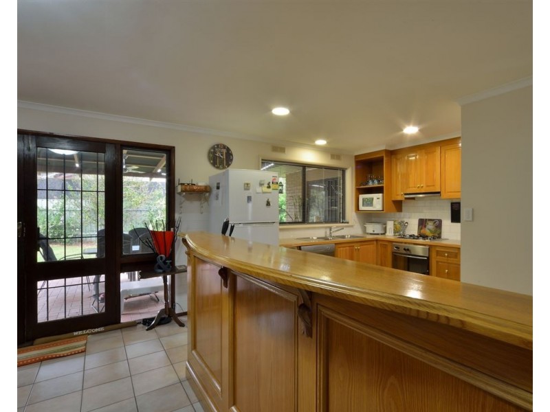 335 Parkland Cres, Lavington NSW 2641