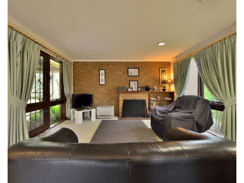 335 Parkland Cres, Lavington NSW 2641