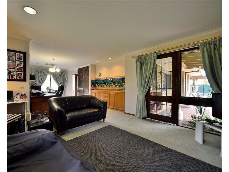 335 Parkland Cres, Lavington NSW 2641