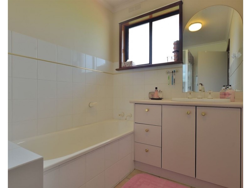 335 Parkland Cres, Lavington NSW 2641
