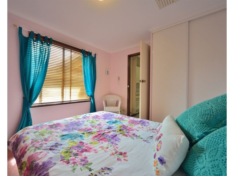 335 Parkland Cres, Lavington NSW 2641