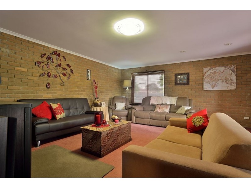 335 Parkland Cres, Lavington NSW 2641