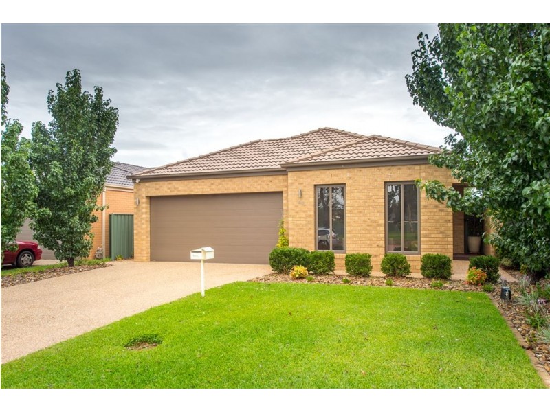 48 Champions Drive, Albury NSW 2640