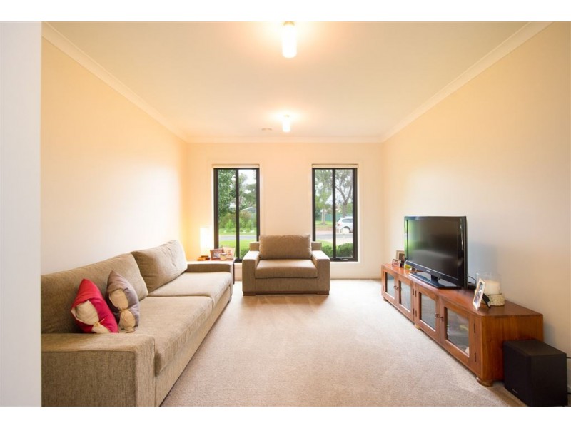 48 Champions Drive, Albury NSW 2640