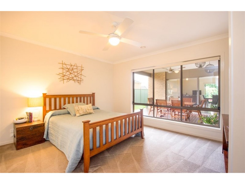 48 Champions Drive, Albury NSW 2640