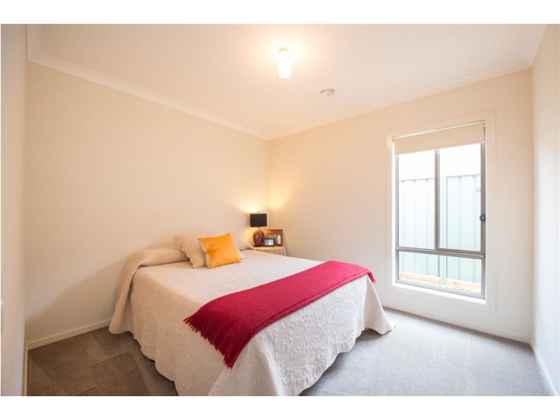 48 Champions Drive, Albury NSW 2640