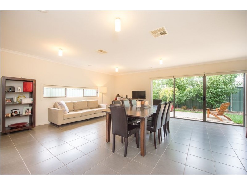 48 Champions Drive, Albury NSW 2640