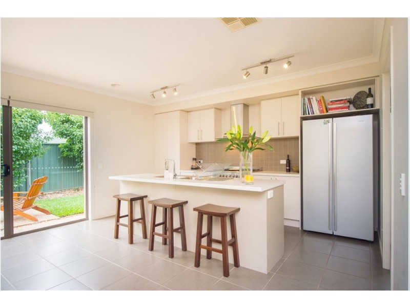 48 Champions Drive, Albury NSW 2640