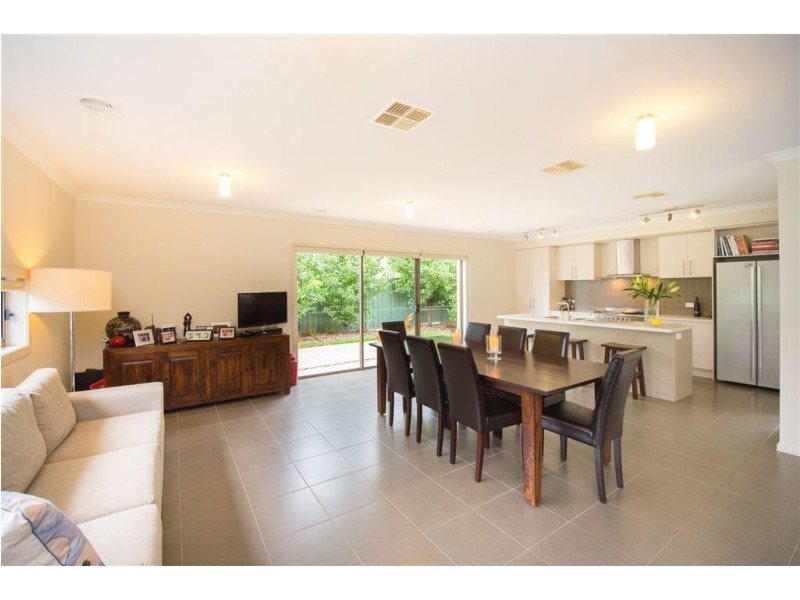 48 Champions Drive, Albury NSW 2640