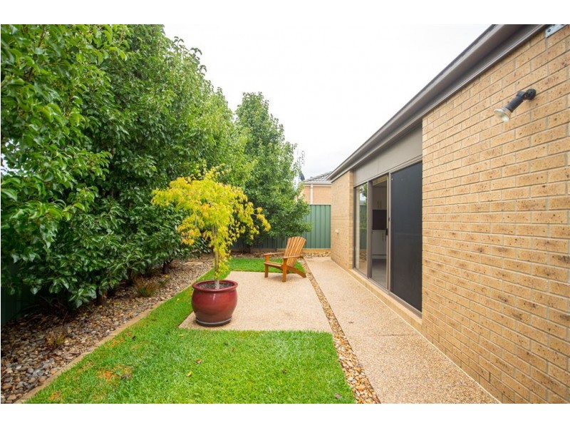 48 Champions Drive, Albury NSW 2640