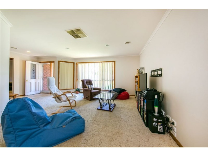 88 Crawshaw Crescent, Lavington NSW 2641