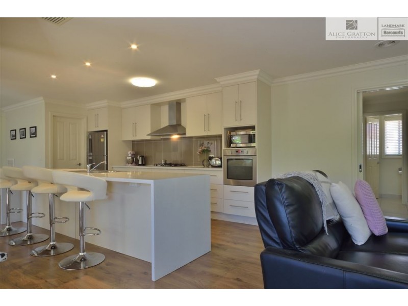 8 Bullfrog Court, Thurgoona NSW 2640