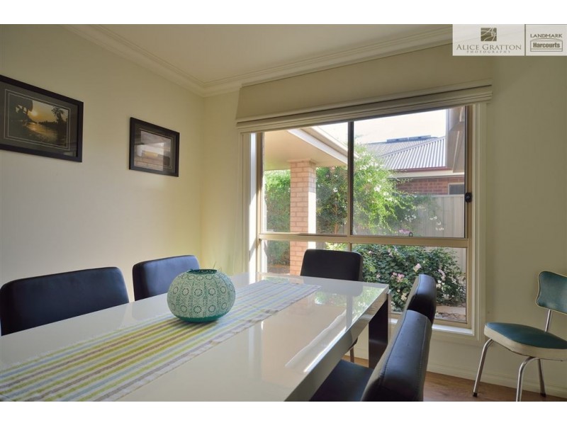 8 Bullfrog Court, Thurgoona NSW 2640