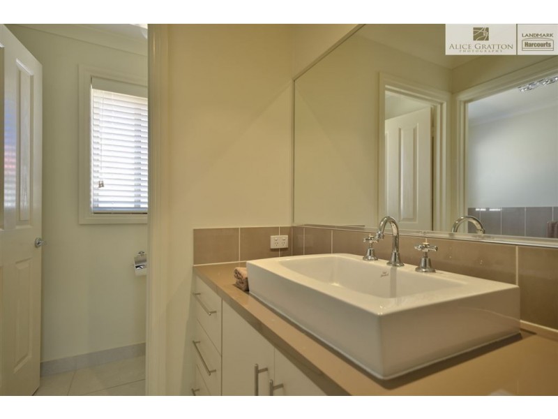 8 Bullfrog Court, Thurgoona NSW 2640