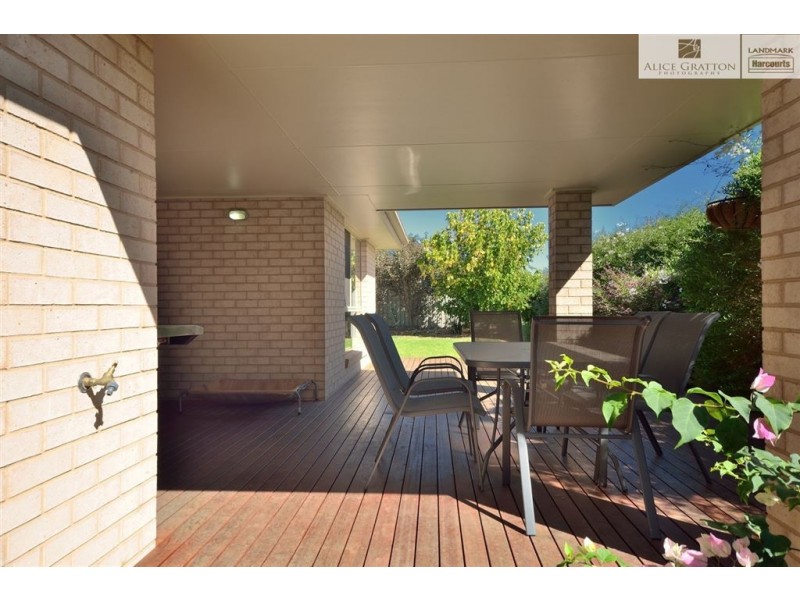 8 Bullfrog Court, Thurgoona NSW 2640