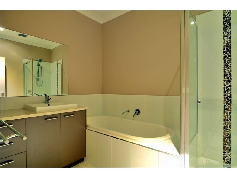 1/1 Evesham Place, Thurgoona NSW 2640