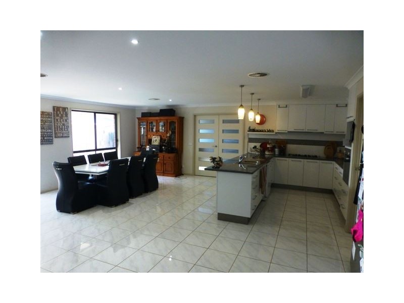 18 Pro Hart Drive, Baranduda VIC 3691