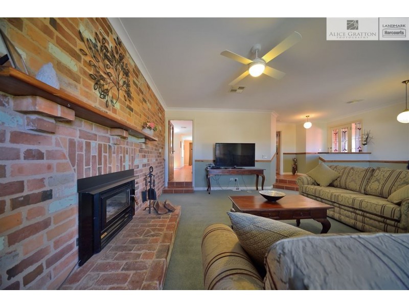 80 Southernview Drive, West Albury NSW 2640