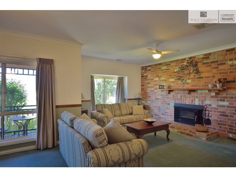 80 Southernview Drive, West Albury NSW 2640