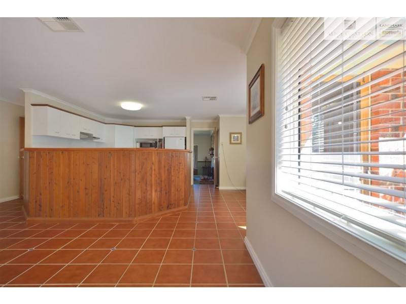 80 Southernview Drive, West Albury NSW 2640