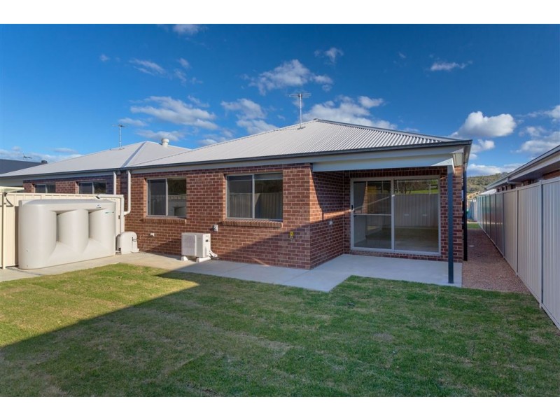 4/110 Greta Drive, Lavington NSW 2641