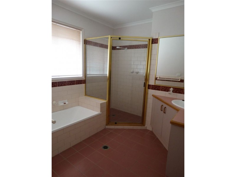 2/745 Hodge Street, Albury NSW 2640