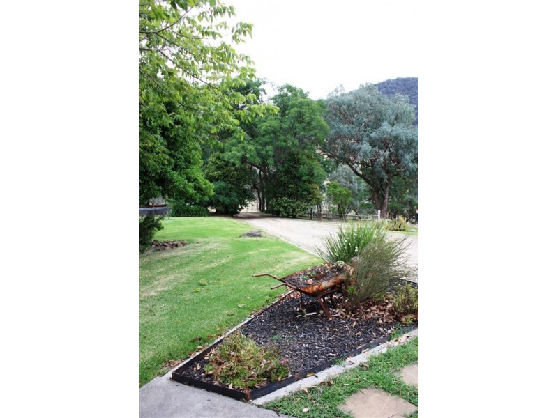 385 Simpsons Road, Kergunyah VIC 3691