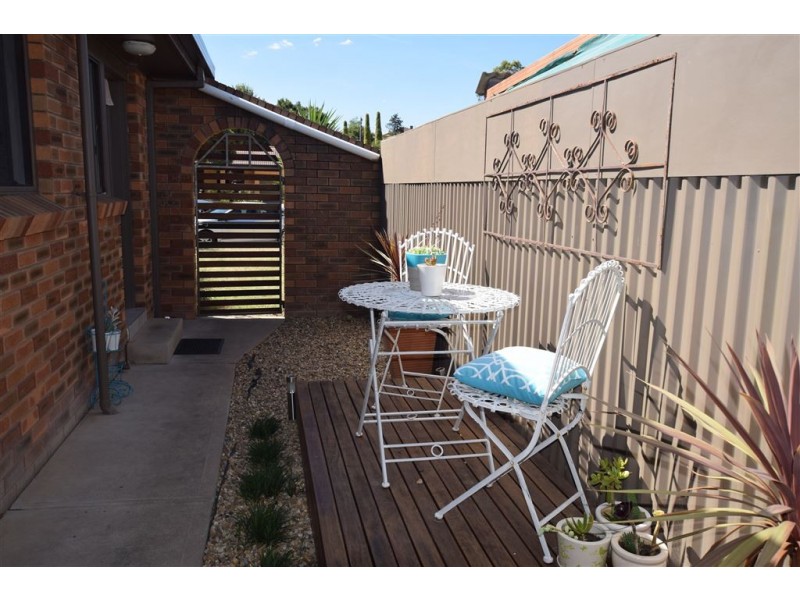 21 Wentworth Court, Lavington NSW 2641