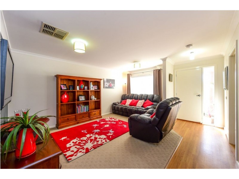 6 Swallow Court, Thurgoona NSW 2640