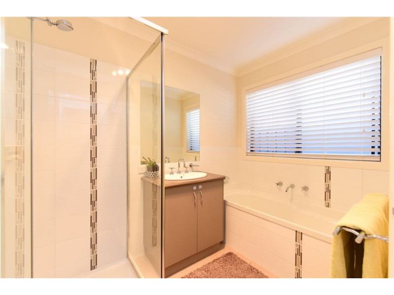 6 Swallow Court, Thurgoona NSW 2640