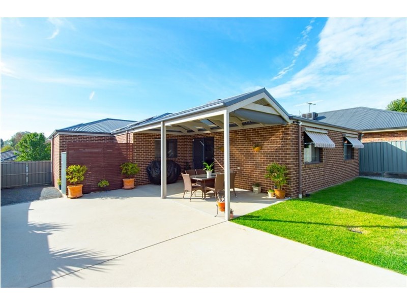 6 Swallow Court, Thurgoona NSW 2640