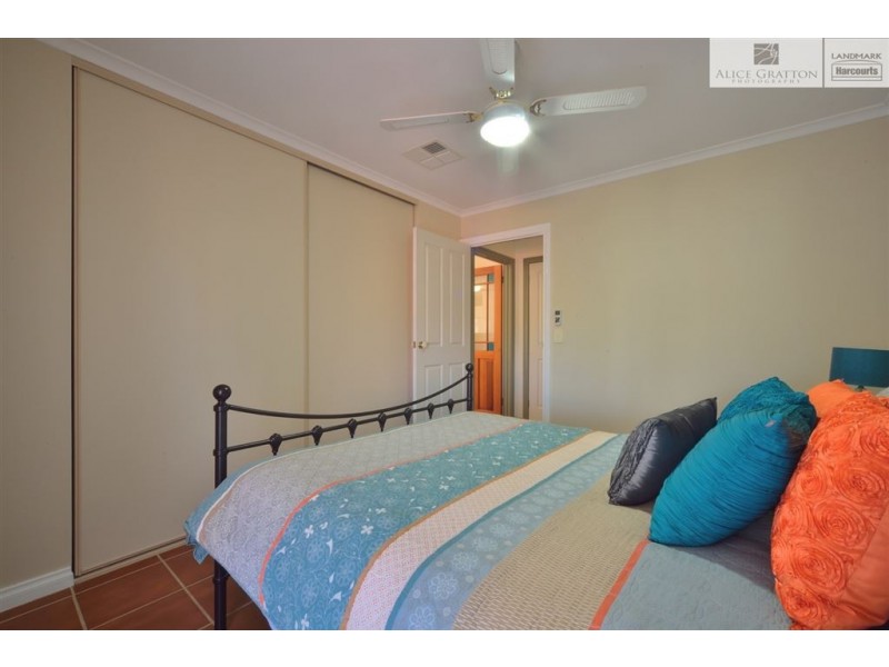 80 Southernview Drive, West Albury NSW 2640