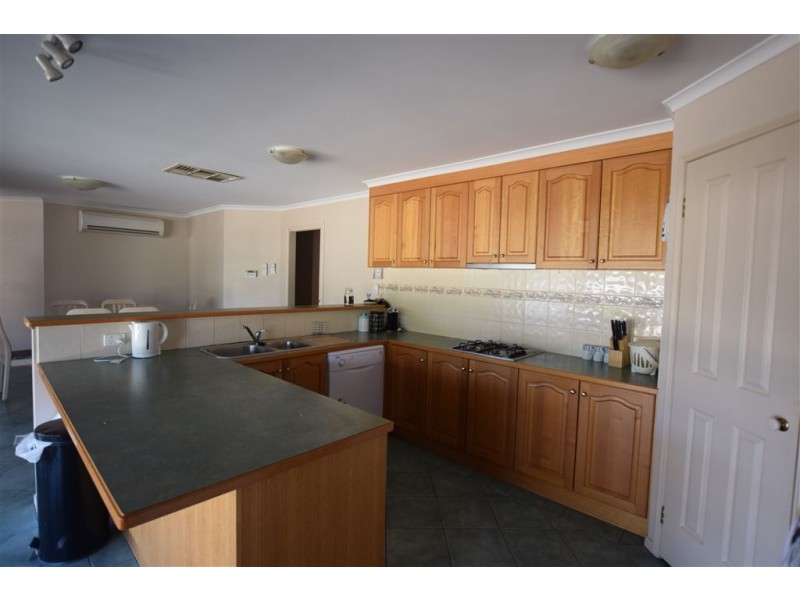 28 Carson Drive, Corowa NSW 2646