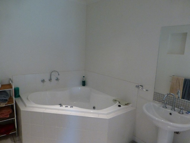 2/39 Florence Crescent, Albury NSW 2640