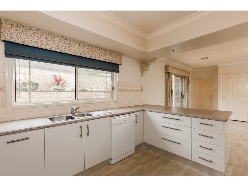 27 Sunrise Terrace, East Albury NSW 2640