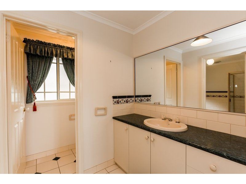 27 Sunrise Terrace, East Albury NSW 2640