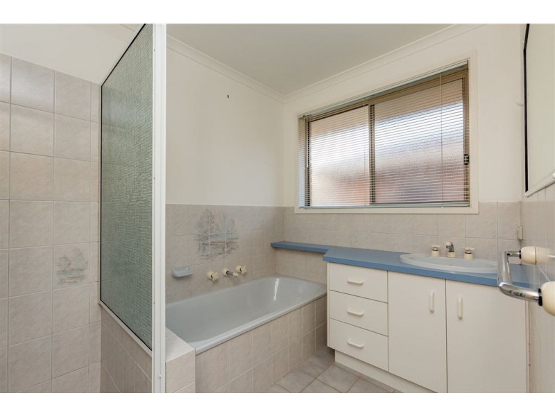 1/6 Rachel Court, Lavington NSW 2641