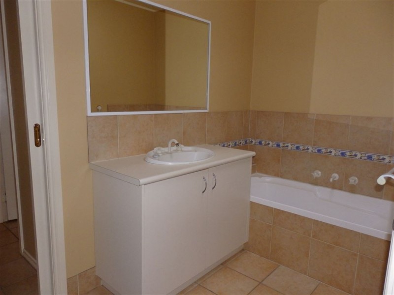 87 Barton Street, Wodonga VIC 3690