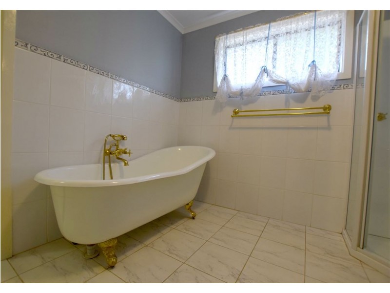 2 Briggs Lane, Dederang VIC 3691