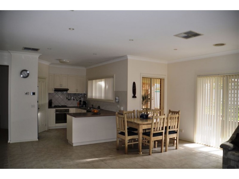 7 Honeysuckle Street, Thurgoona NSW 2640