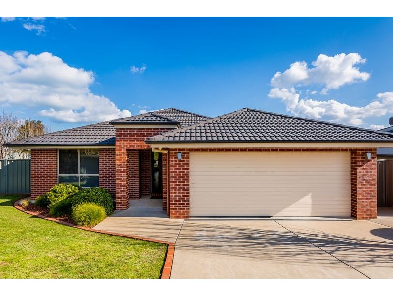 71 Honeyeater Circuit, Thurgoona NSW 2640