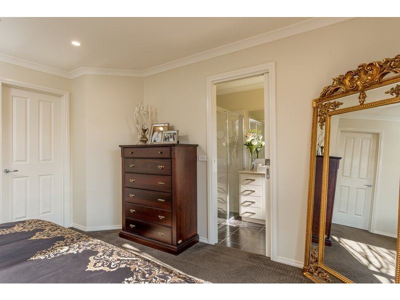 71 Honeyeater Circuit, Thurgoona NSW 2640