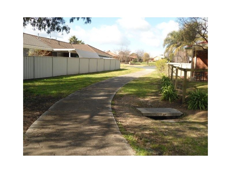 2/4 Yanco Court, West Wodonga VIC 3690