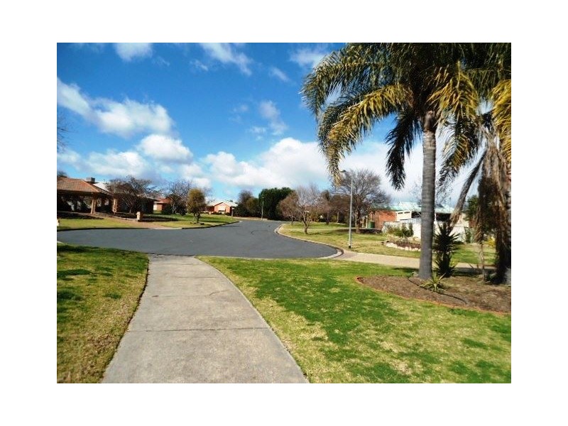 2/4 Yanco Court, West Wodonga VIC 3690
