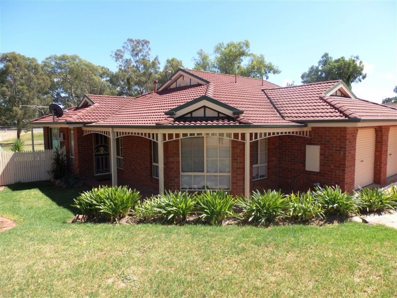 2/4 Yanco Court, West Wodonga VIC 3690