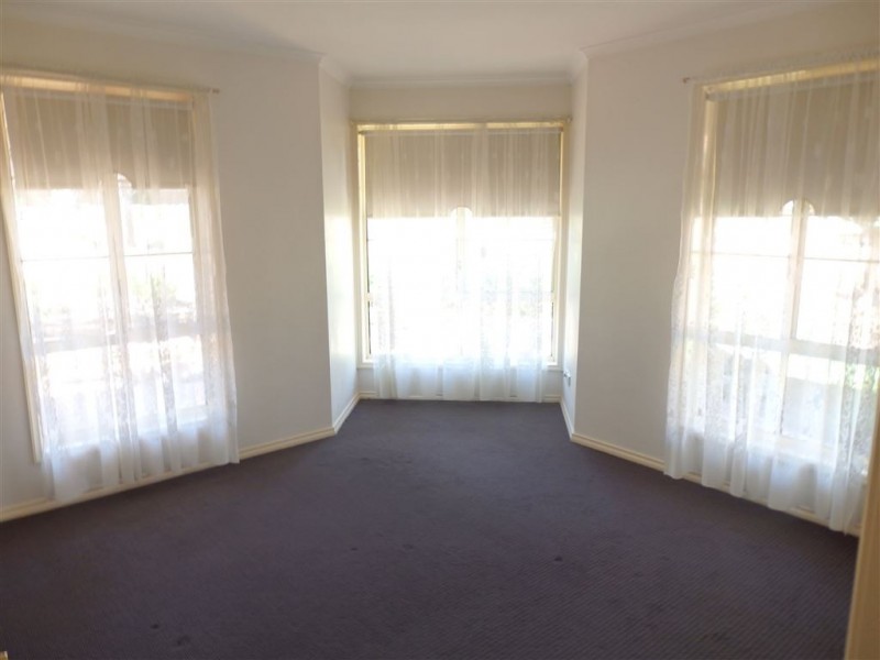 2/4 Yanco Court, West Wodonga VIC 3690